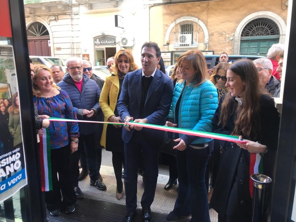 Forza Italia, Antonella ida Roselli inaugura il comitato elettorale a Bari