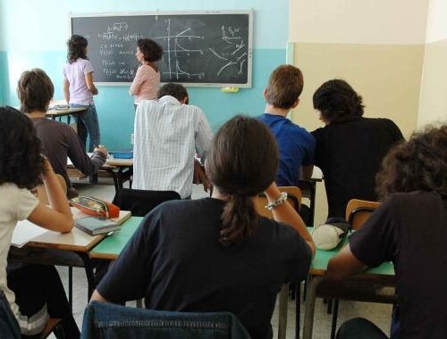 Francavilla, il preside vieta i regali dei genitori ai docenti: ‘Rispettare la legge’