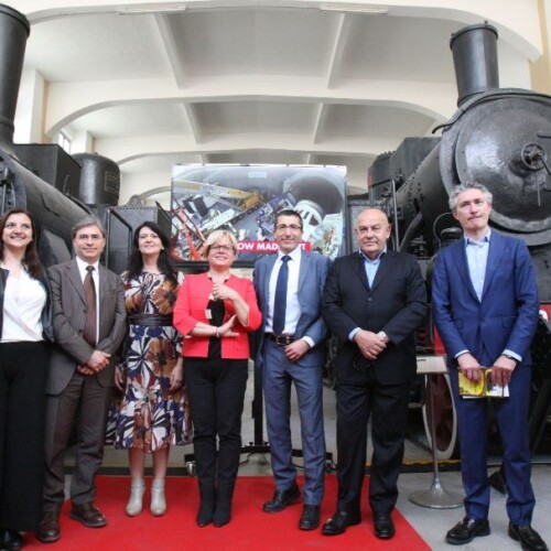FSE presenta il nuovo orario estivo in Puglia, 27 treni al giorno sulla Lecce-Gallipoli: ‘Al mare in treno o bus’
