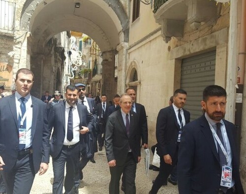 G7 a Bari, il ministro Padoan visita la basilica di San Nicola