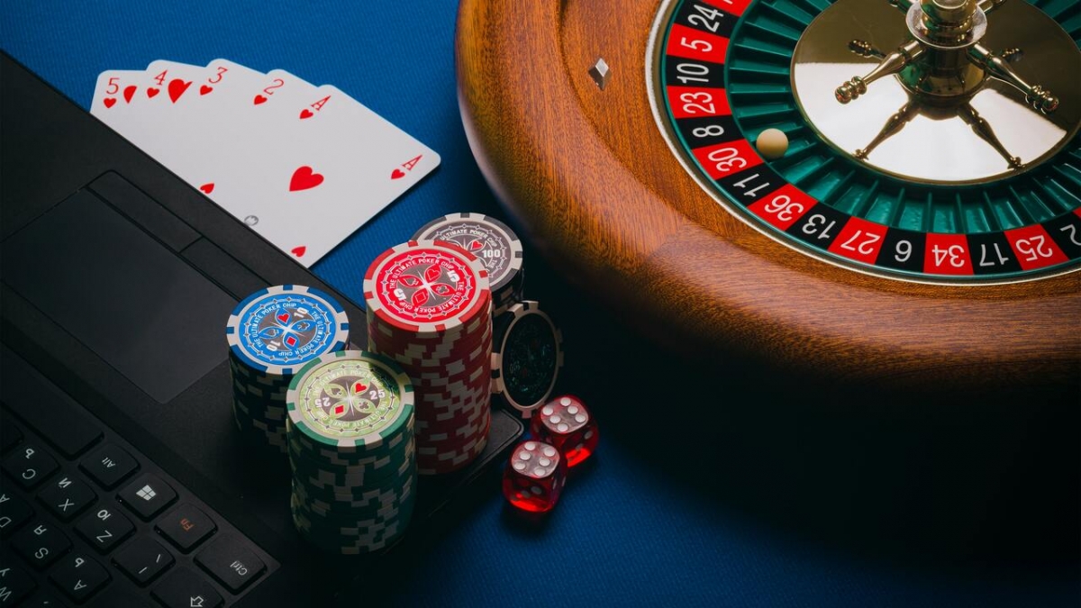 Gambling: il mondo digitale dell’intrattenimento online sospeso tra passato e futuro