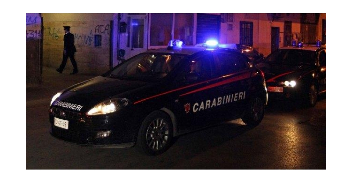 Giovinazzo, rivelavano particolari delle indagini sul clan Di Cosola in cambio di denaro: arrestati due carabinieri