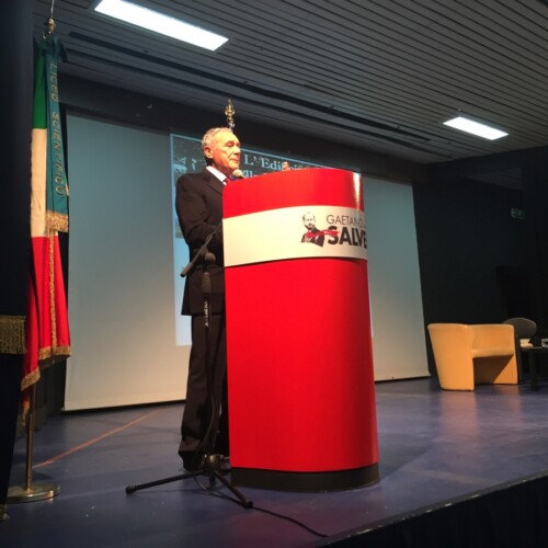 Bari, Pietro Grasso incontra gli studenti per parlare di legalità: ‘E’ ora di dire basta alla mafia’ (VIDEO)