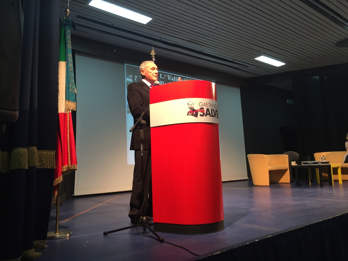 Bari, Pietro Grasso incontra gli studenti per parlare di legalità: ‘E’ ora di dire basta alla mafia’ (VIDEO)