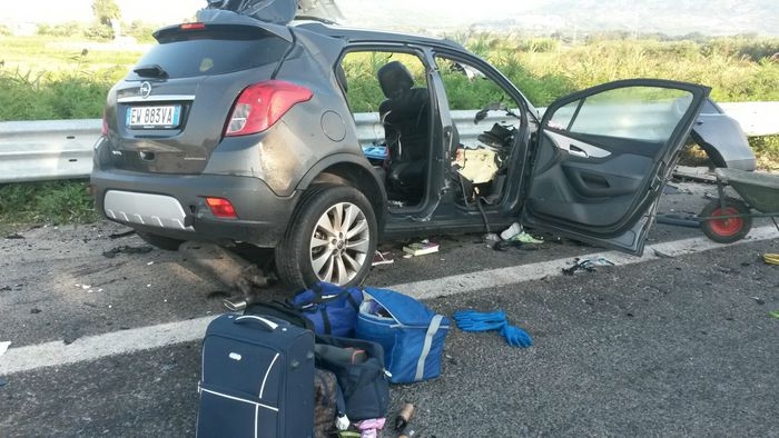Grave incidente stradale in Calabria, quattro morti: distrutta un’intera famiglia