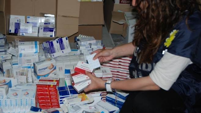 I carabinieri di Salerno sequestrano 40mila confezioni di medicinali rubati dagli ospedali pugliesi