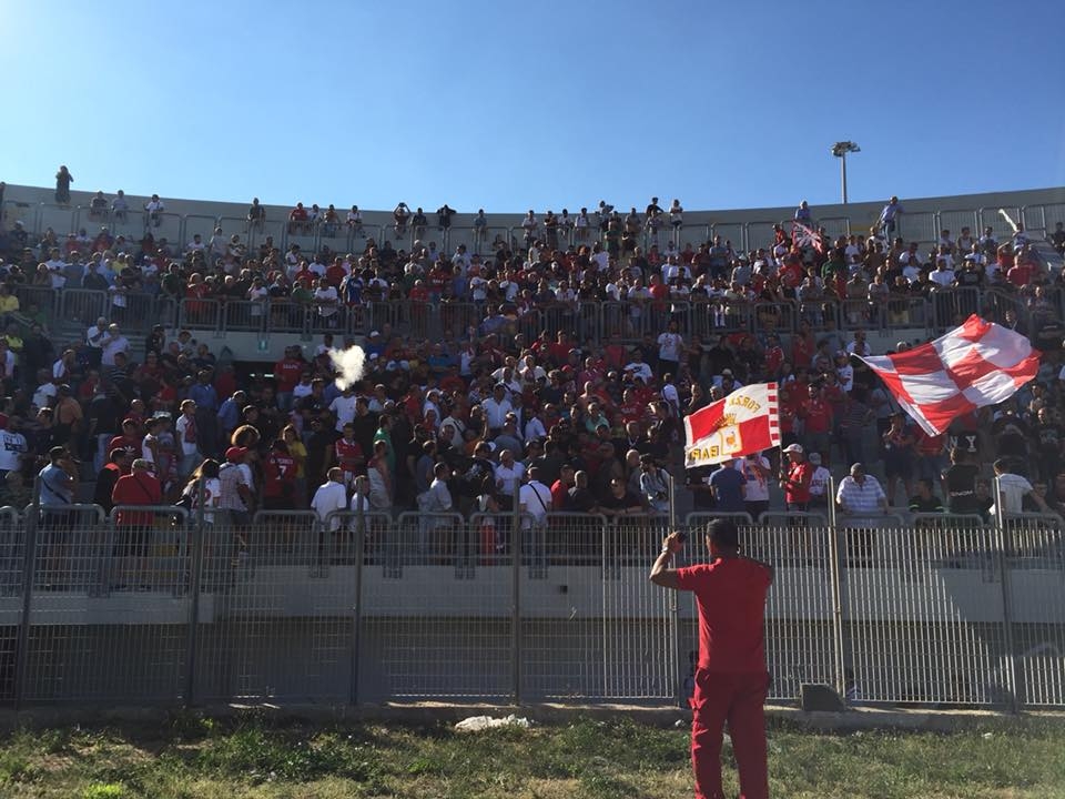 Il Bari calcio riparte dallo stadio della Vittoria, duemila tifosi incontrano Decaro: ‘Trasparenza e rispetto per ricominciare’