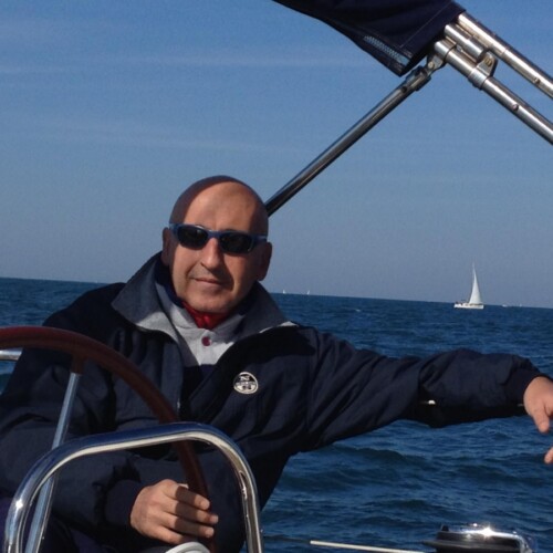 Il Circolo Vela Bari piange Peppo Russo: addio allo sportivo e dirigente 58enne
