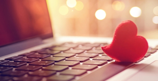 Il giro milionario delle truffe romantiche, la nuova trappola sul web