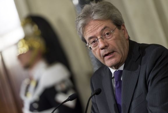 Ilva, l’appello di Gentiloni a Emiliano e Melucci: ‘Ritirare il ricorso al Tar per non mettere a rischio il lavoro a Taranto’