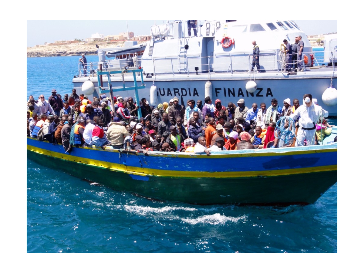 Immigrazione, 305 migranti sbarcano al porto di Taranto