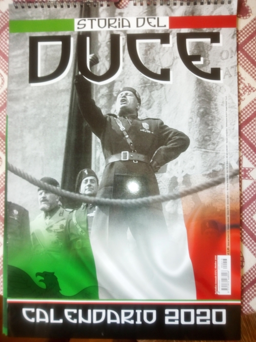 In edicola il calendario di Mussolini, Anpi: ‘Class action per ritirare il prodotto dal mercato’