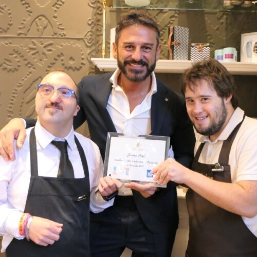 Ragazzi ‘speciali’ nel team di Jérôme cafè, l’AIPD Bari premia l’imprenditore Mino D’Alonzo. VIDEO