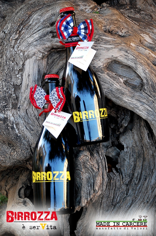 La birra artigianale salentina ‘BIRROZZA’ è servita con i papillon Made in Carcere