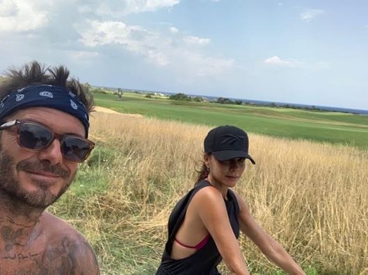 La famiglia Beckham in vacanza in Puglia: selfie e foto alle specialità tipiche