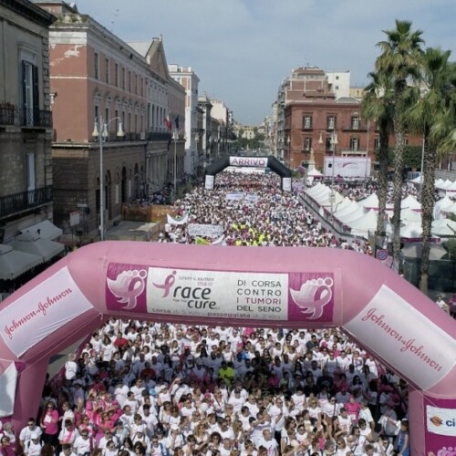 La ‘Race for the cure’ compie 20 anni: grande festa a Bari per la corsa contro il tumore al seno