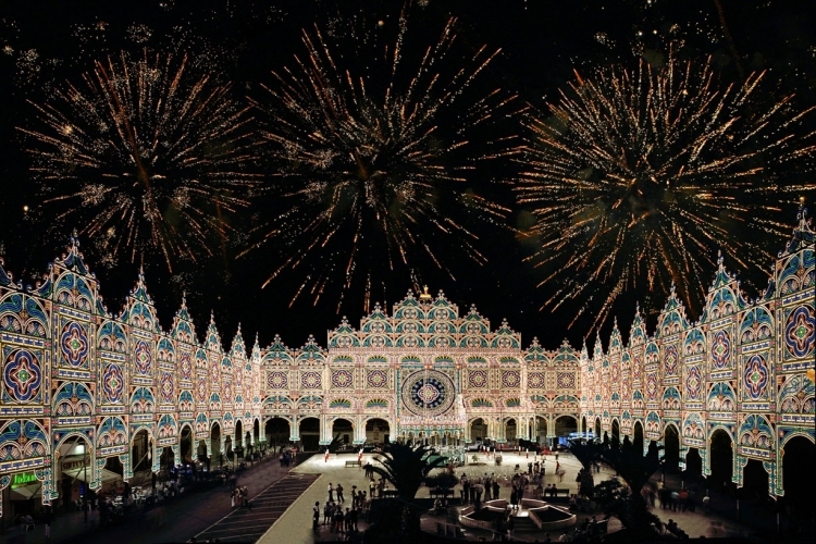 ‘Las Fallas’: le luminarie di Scorrano illuminano Valencia