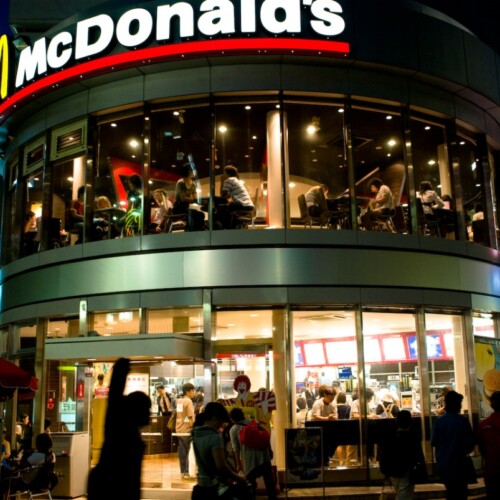 Lavoro: McDonald’s prepara 7 mila assunzioni per il 2016. Ecco come candidarsi