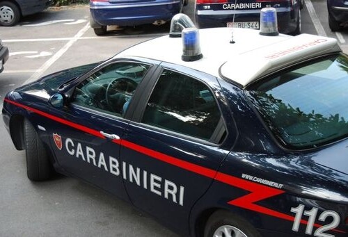 Lecce: bomba esplode davanti ad un bar, caccia ai due responsabili