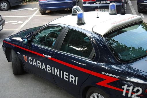 Lecce: bomba esplode davanti ad un bar, caccia ai due responsabili