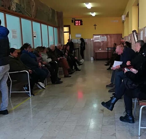 Lecce, cinquemila persone in fila agli sportelli Asl per cambiare medico