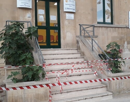 Lecce, crolla il solaio dell’ufficio Vaccinazioni: nessun ferito