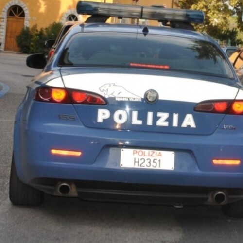 Lecce, entrano in casa e aprono la cassaforte: ladri in fuga con gioielli e diamanti per 300mila euro