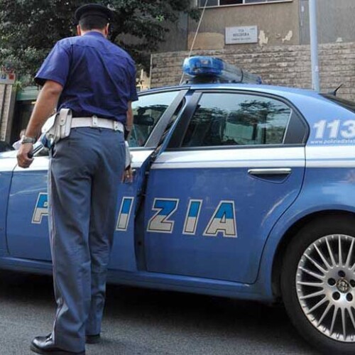 Lecce, fecero esplodere un ordigno rudimentale sotto un’auto della polizia: denunciati tre minorenni