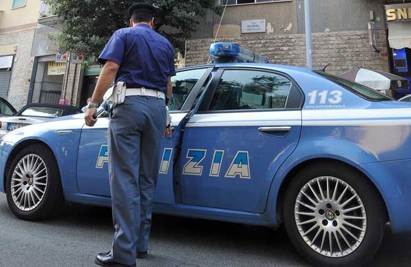 Lecce, fecero esplodere un ordigno rudimentale sotto un’auto della polizia: denunciati tre minorenni