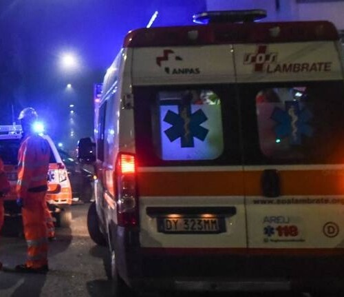 Lecce, grave incidente stradale nella notte: muore un 27enne, quattro feriti