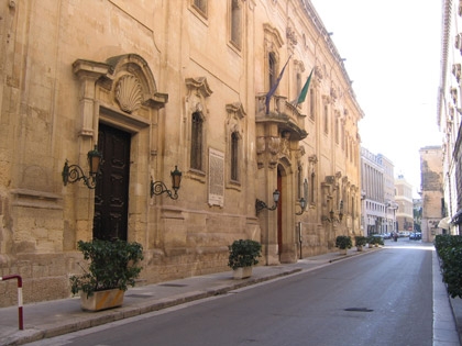 Lecce: presunti voti di scambio, quattro dirigenti comunali indagati