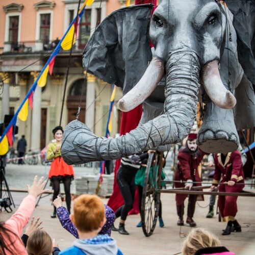 Lecce, una festosa parata per le vie del centro storico inaugura la quarta edizione di ‘Kids’