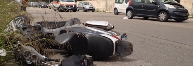 Lecce, una moto si scontra con un’auto: grave un uomo