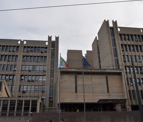 Lecce, minaccia il suicidio in tribunale: salvo 64enne