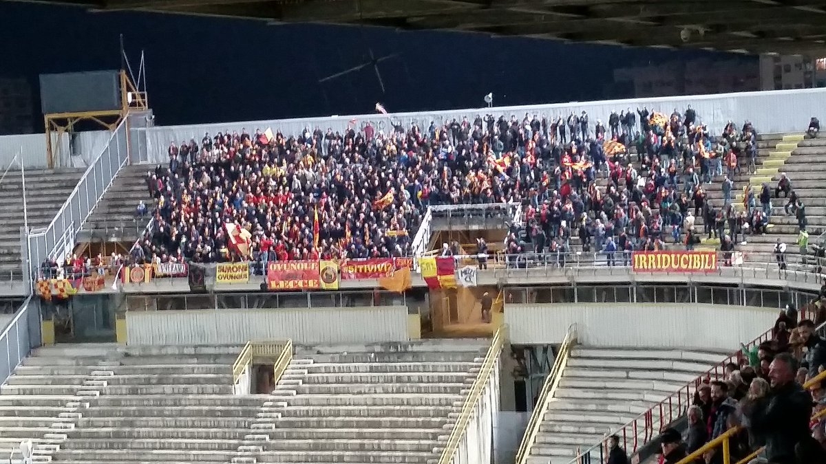 Lega Pro, il Lecce vince il derby con il Taranto e vola al primo posto. Foggia fermato dalla Casertana