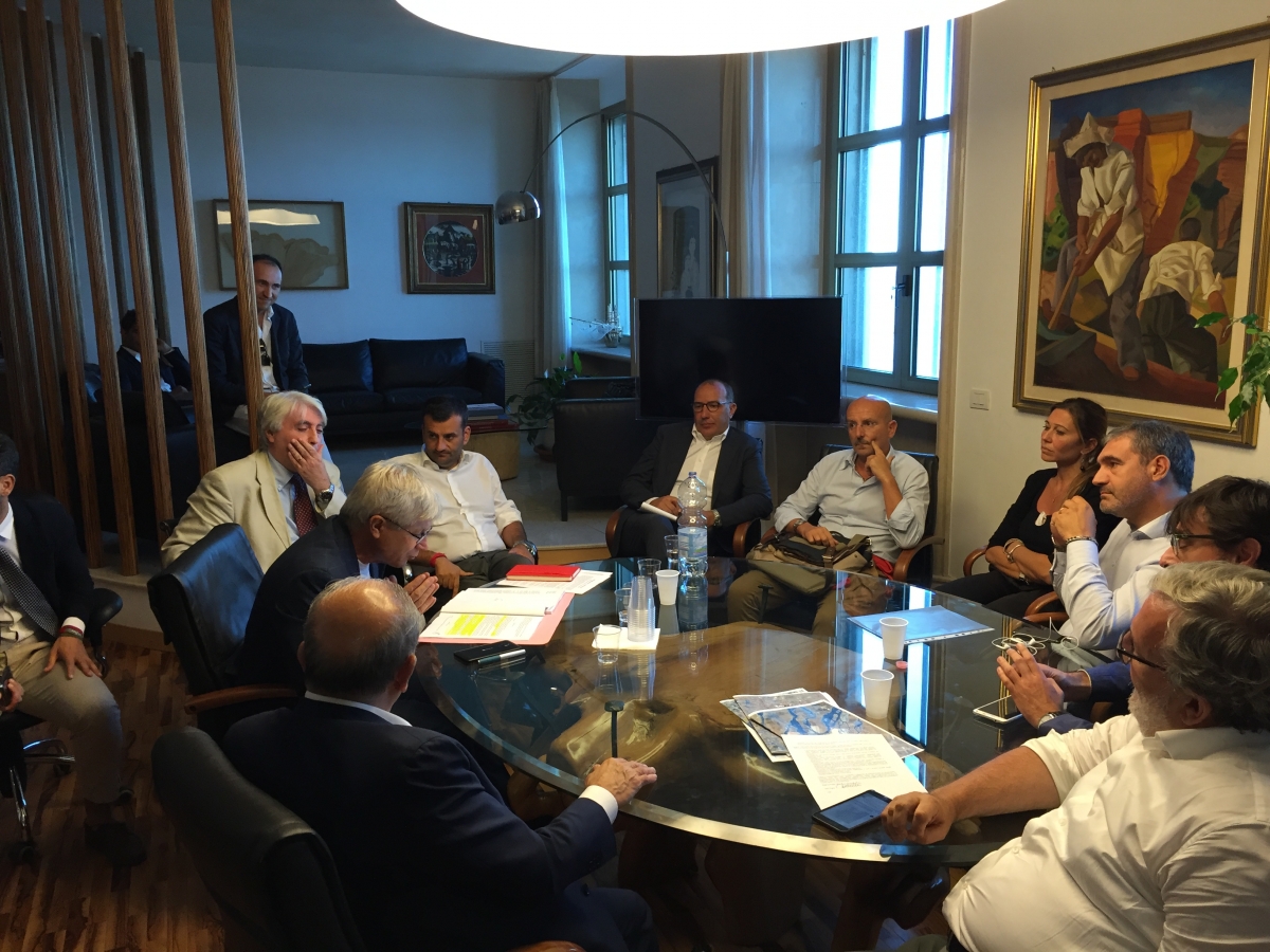 Legge sulla governance dei rifiuti, Michele Emiliano incontra Anci Puglia