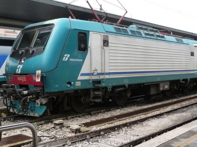 Linea Bari-Foggia, treno investe una persona a Bisceglie: disagi alla circolazione