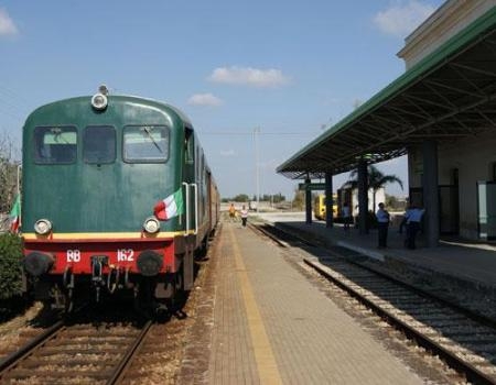 Linea ferroviaria Maglie-Otranto sospesa: mancano i treni