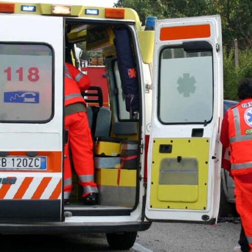 Locorotondo, finisce fuori strada e si schianta contro un albero: morto un 45enne