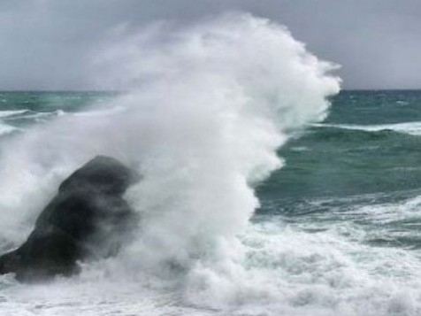 Maltempo in Puglia, allerta meteo per le prossime ore: ‘Venti forti e mareggiate’