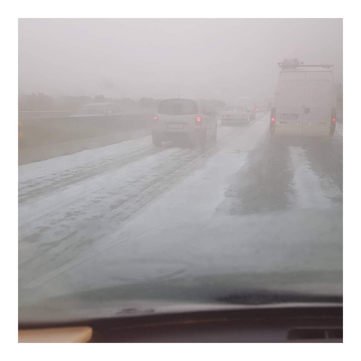 Maltempo in Puglia, temporali su tutta la regione, grandinate sull’alto barese. Le immagini che fanno il giro della Rete (VIDEO)