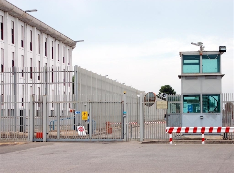 Manduria, un 35enne non sopporta sua moglie: evade dai domiciliari e torna in carcere