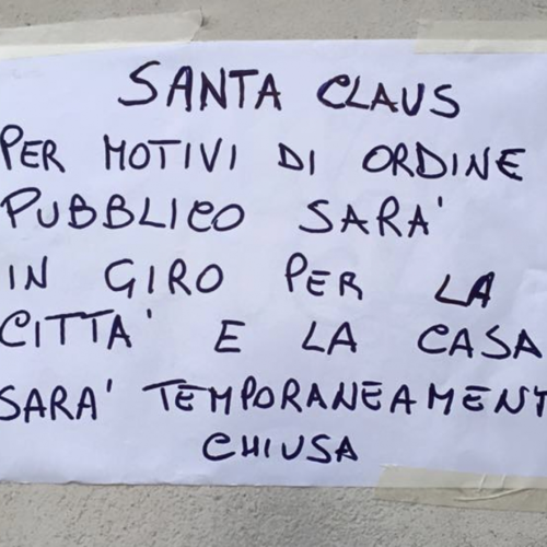 Martina Franca e la casetta di Babbo Natale dove lui non c’è, è polemica sul web
