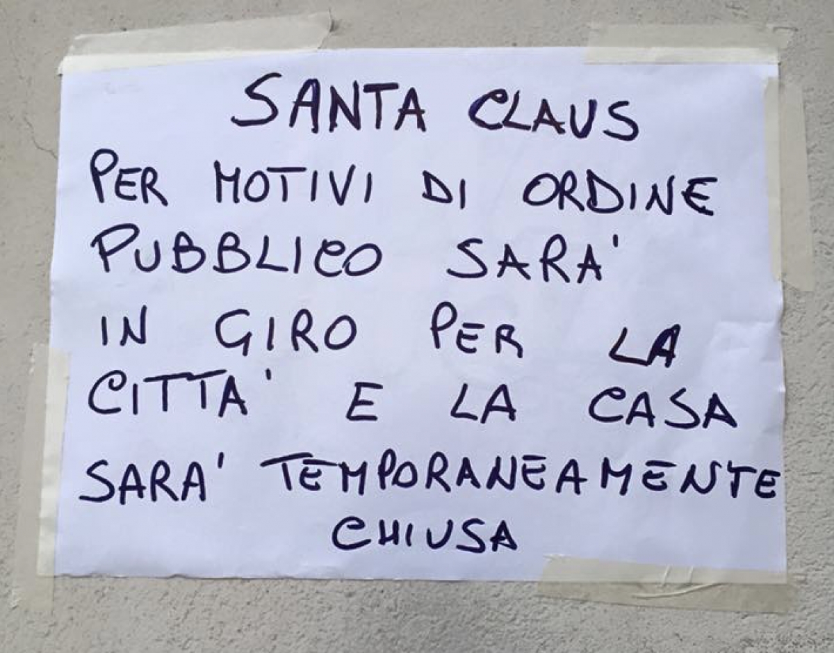 Martina Franca e la casetta di Babbo Natale dove lui non c’è, è polemica sul web