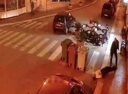 Massacra di botte un uomo di nazionalità marocchina e poi finge di rianimarlo, è stato arrestato