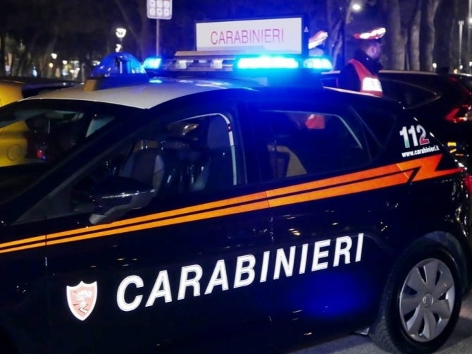 Massafra, riduce il figlio in schiavitù e lo picchia con una spranga di ferro: arrestato