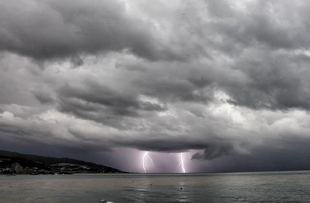 Meteo, oggi arriva il maltempo: possibili temporali sulla Puglia