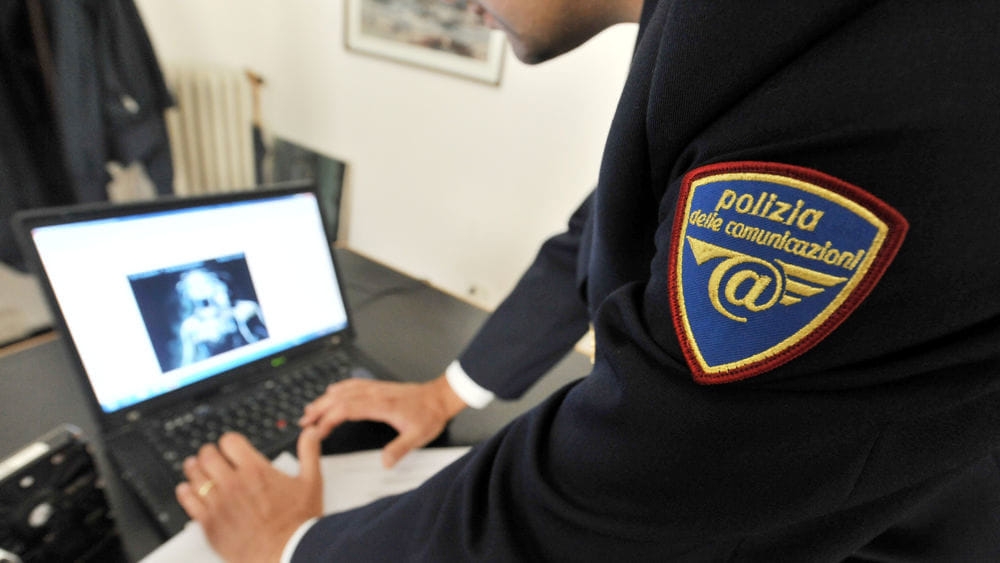 Migliaia di foto hot pedopornografiche nascoste nel deepweb, anche un salentino tra gli indagati