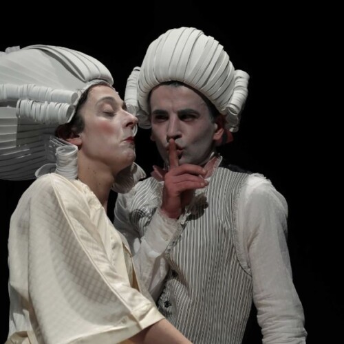 Mola di Bari, la Compagnia Diaghilev inaugura la rassegna ‘Teatro al Chiostro’ con ‘Smanie per la villeggiatura’
