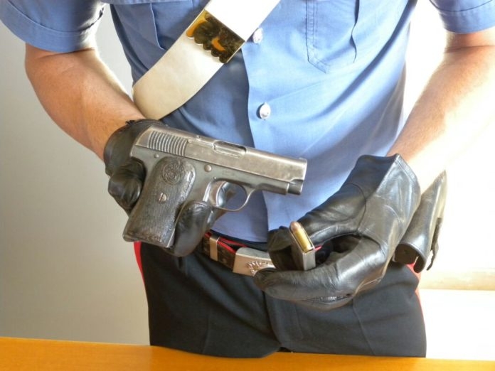 Molfetta, nasconde pistola e munizioni in casa: arrestato 44enne
